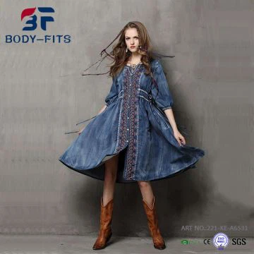 Rochii din denim brodate pentru femei